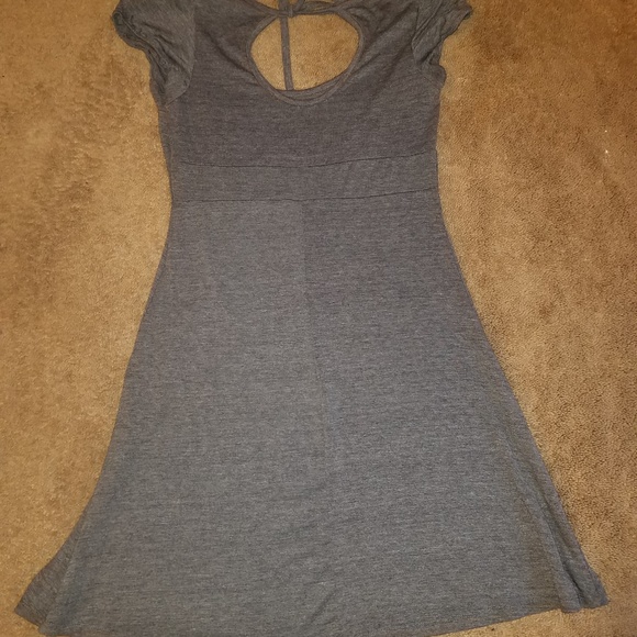 Dresses - Picture 3 of 4